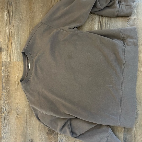 Simple crew necks - Picture 2 of 3